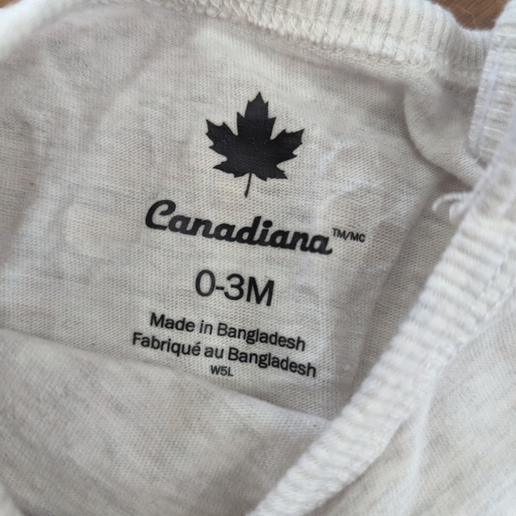 6/$22. 🍁Gender-Neutral canadiana t-shirt. 0-3months. - Picture 5 of 5